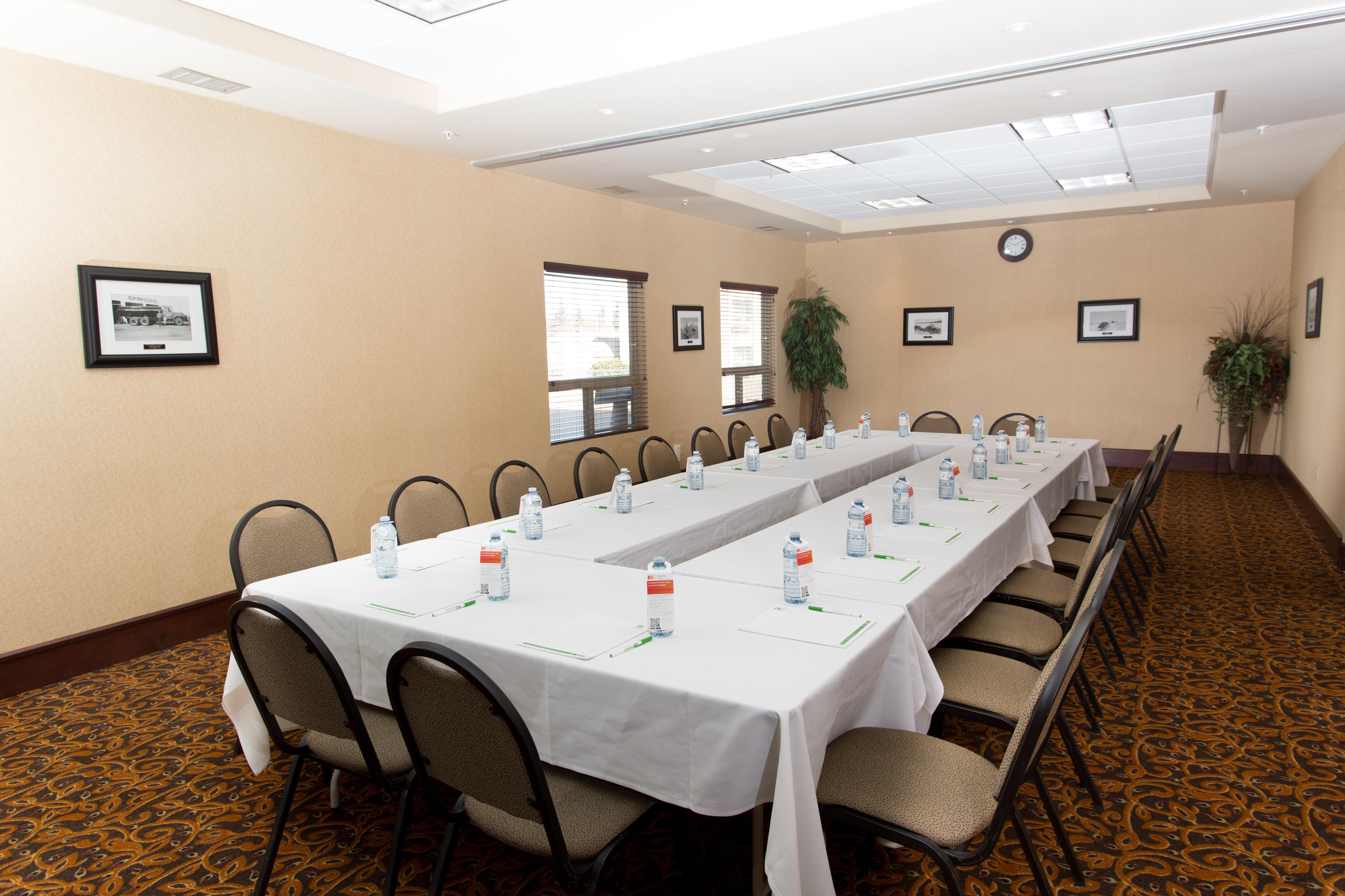 Holiday Inn & Suites Lloydminster By Ihg Extérieur photo